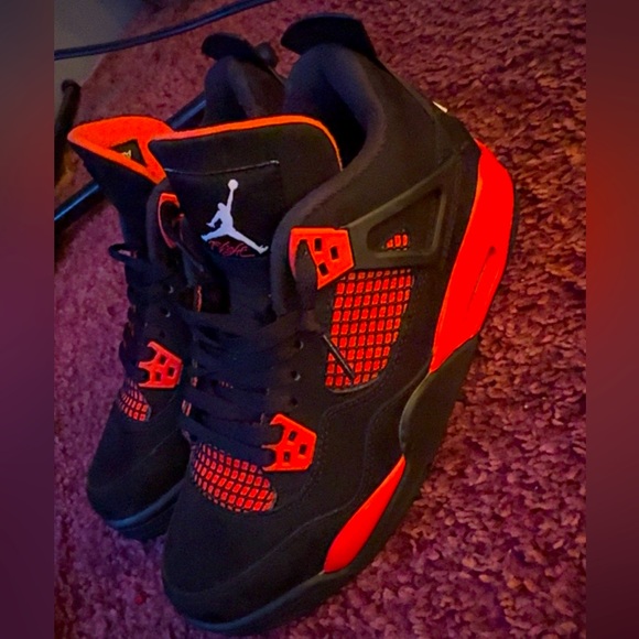 Jordan 4’s thunder red